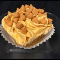 A butterscotch cupcake topped with butterscotch cream cheese, finished with a butterscotch drizzle and butterscotch chips. Butterscotch Beer cupcake